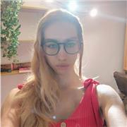 Sono una illustratrice sia di libri che di videogiochi, ho studiato pittura all'accademia di belle arti di Roma.